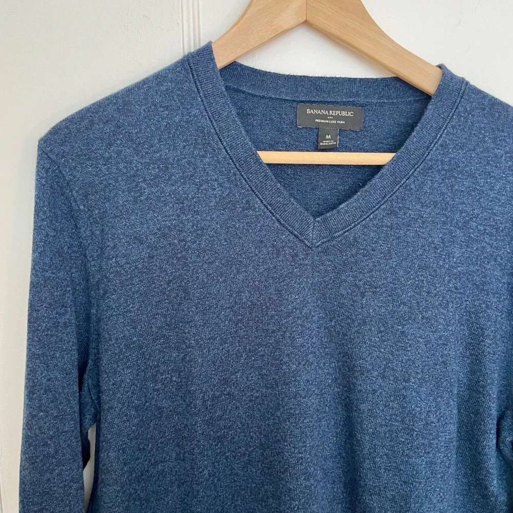 Banana Republic Mens Blue V Neck Long Sleeve‎ Sweater, Premium Luxe Yarn